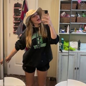 Meet your Posher, Eve